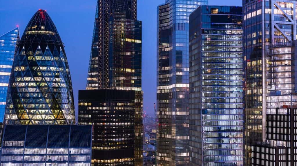 Real estate investments: building wealth with property in 2025