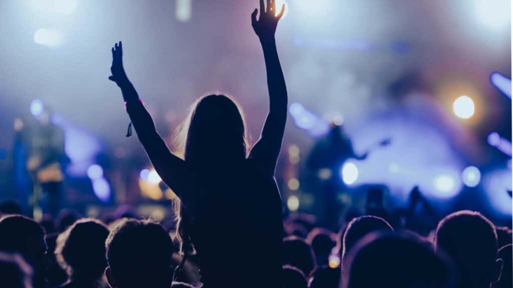 Become a travel manager and work your way around the world