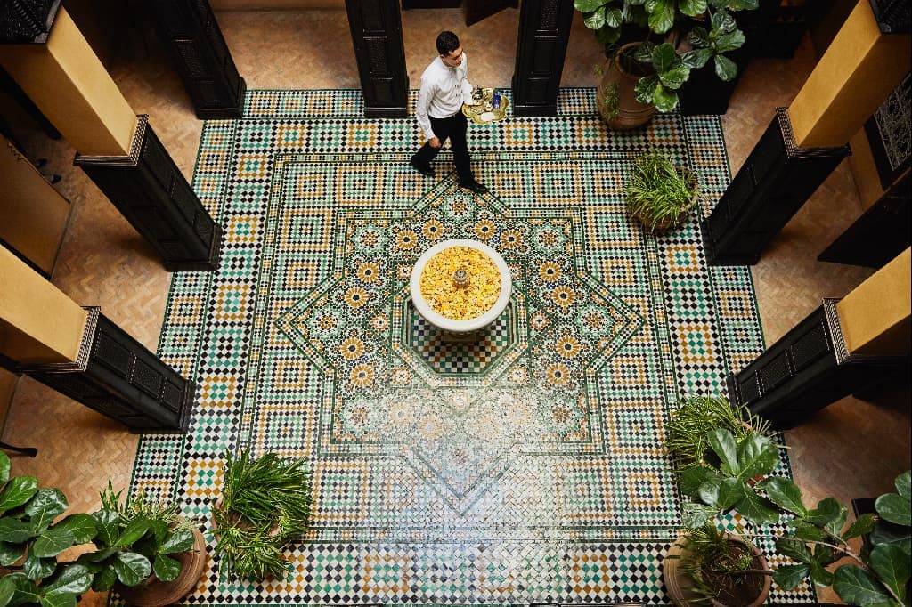 Benefits-of-resort-internships-abroad-1