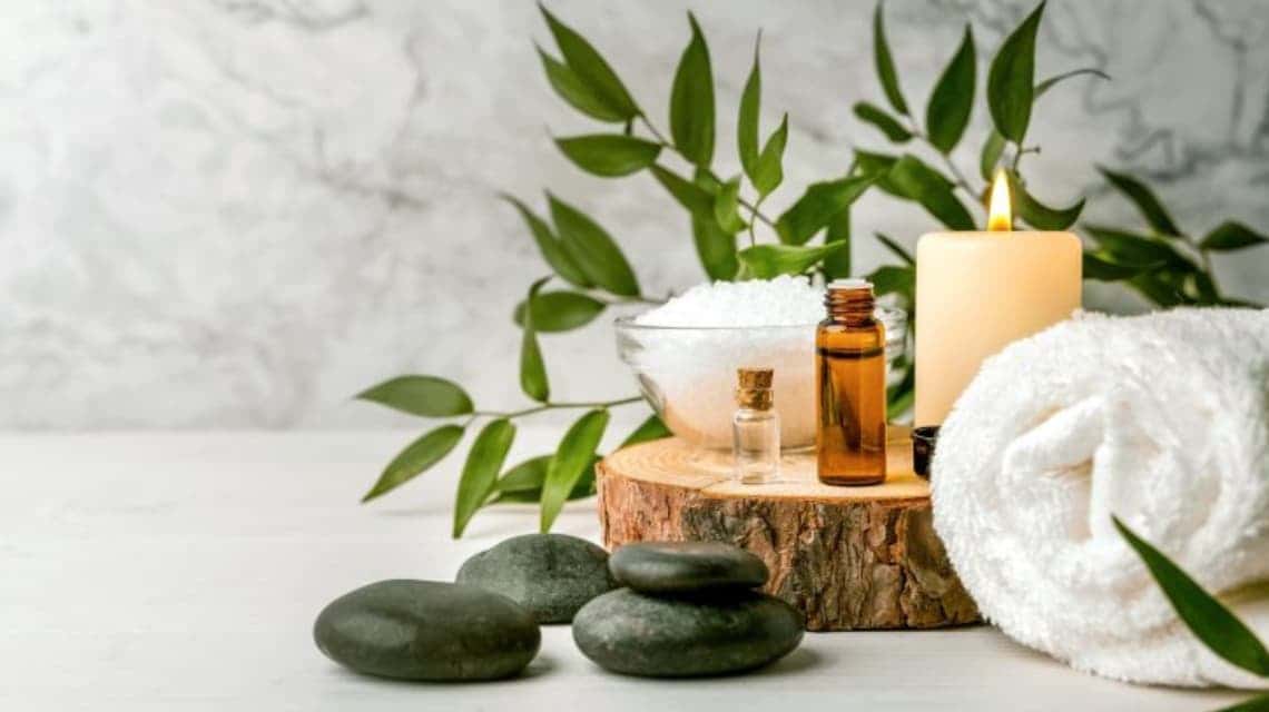 What does a spa manager do?